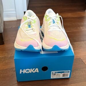 HOKA Rincon 4 Shoes - Size 7.5B - White and Pink